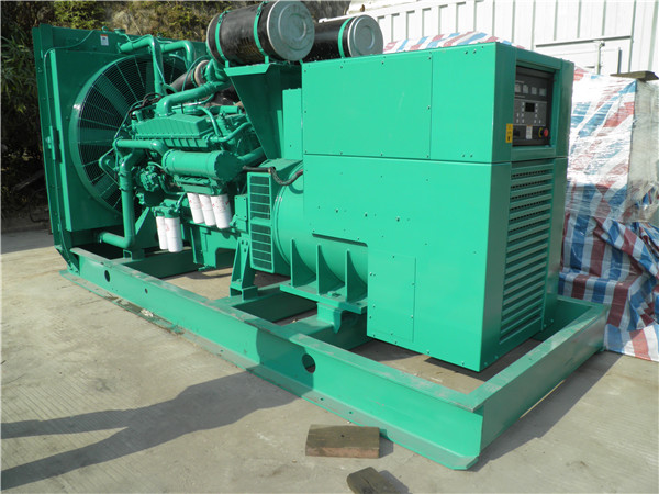 鹤壁出租发电机 发电机组厂家：柴油发电机组的控制屏的作用是什么？