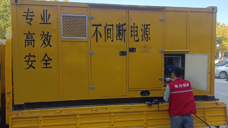 鹤壁柴油发电机组和UPS电源配合使用时，如何避免切换过程中的电力中断？